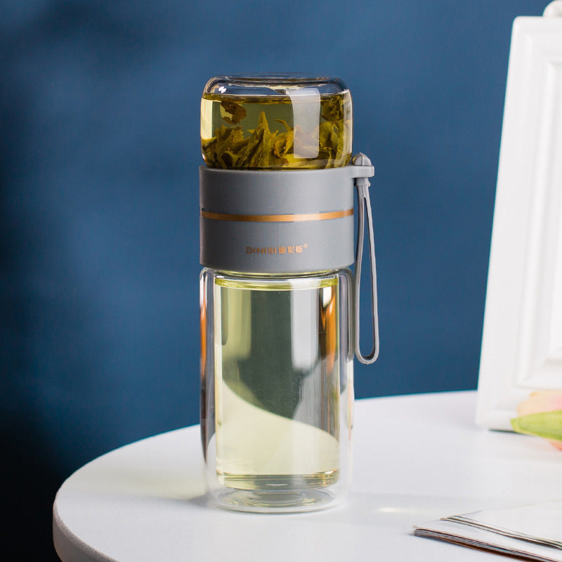Glazen waterfles met thee infuser