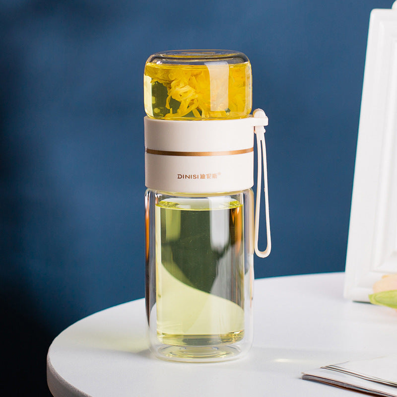 Glazen waterfles met thee infuser