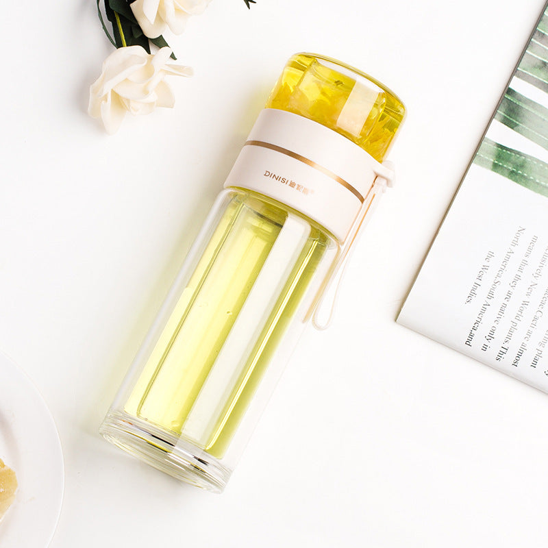 Glazen waterfles met thee infuser