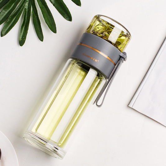 Glazen waterfles met thee infuser