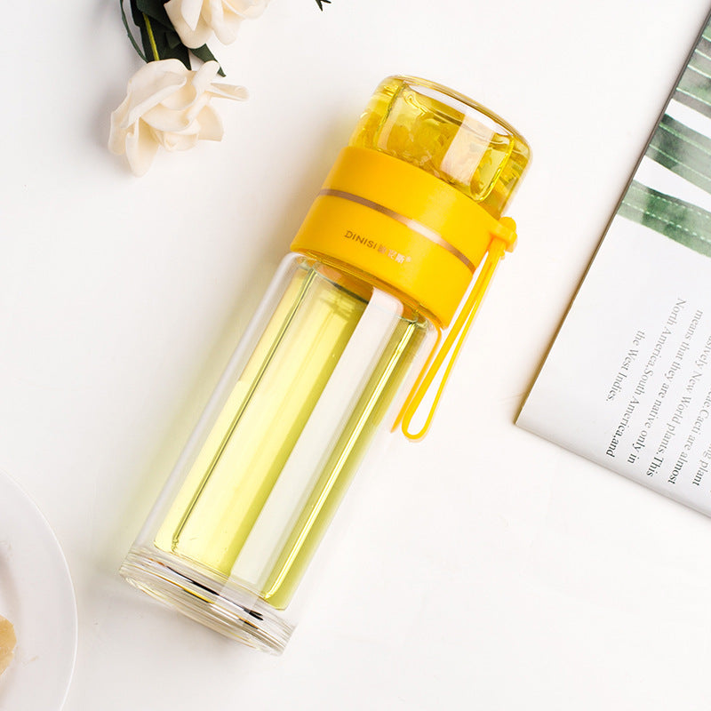 Glazen waterfles met thee infuser